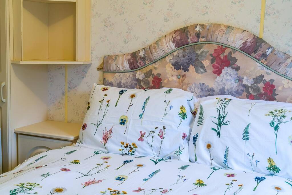 Wind In The Willows: Sleeps 4, Kitchen, Bathroom, Lounge, Wifi Napton on The Hill Luaran gambar
