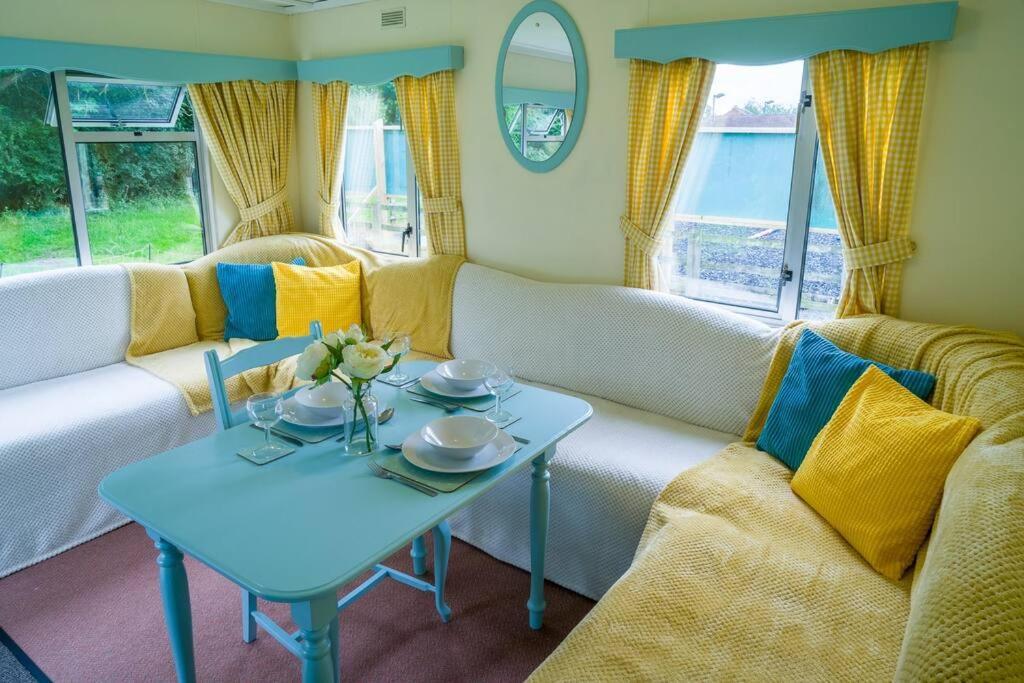 Wind In The Willows: Sleeps 4, Kitchen, Bathroom, Lounge, Wifi Napton on The Hill Luaran gambar