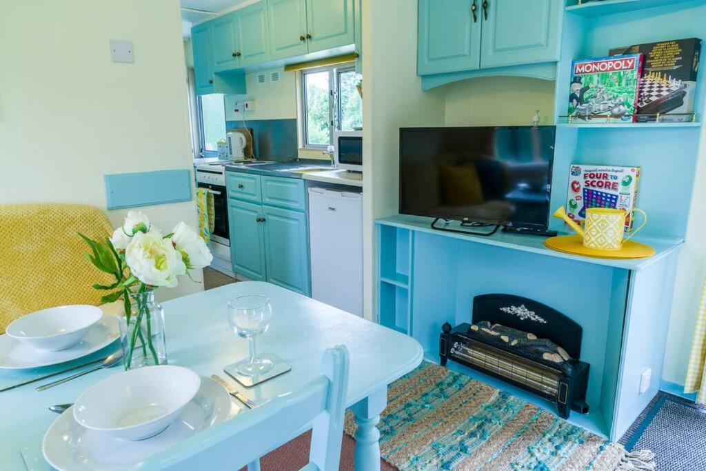 Wind In The Willows: Sleeps 4, Kitchen, Bathroom, Lounge, Wifi Napton on The Hill Luaran gambar