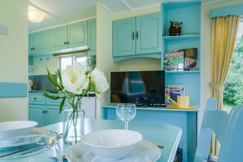 Wind In The Willows: Sleeps 4, Kitchen, Bathroom, Lounge, Wifi Napton on The Hill Luaran gambar