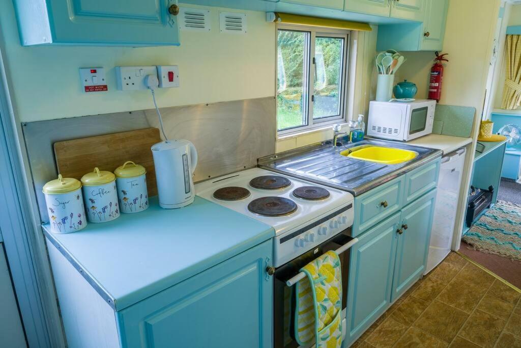 Wind In The Willows: Sleeps 4, Kitchen, Bathroom, Lounge, Wifi Napton on The Hill Luaran gambar